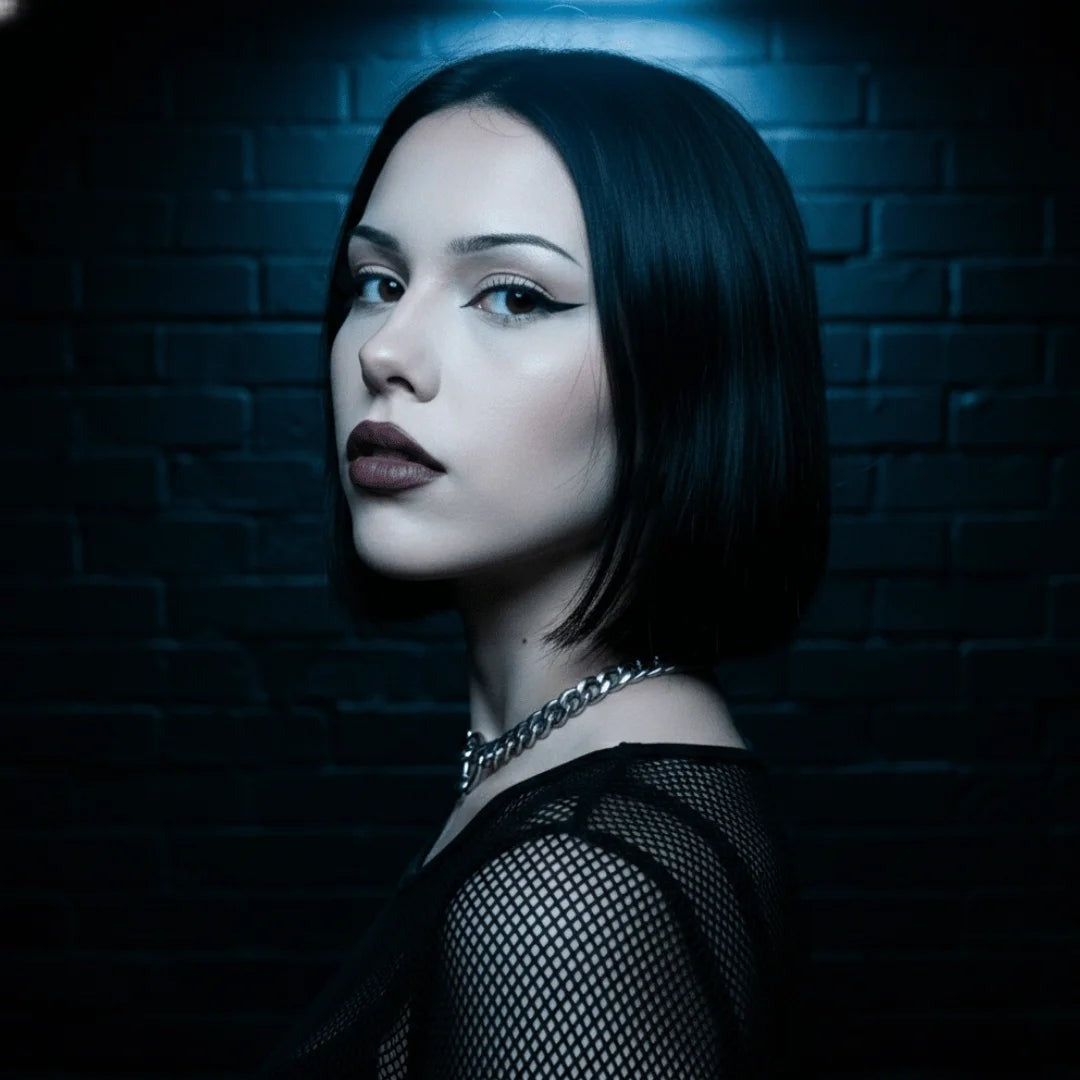 O-Chain Choker worn, three-quarter profile